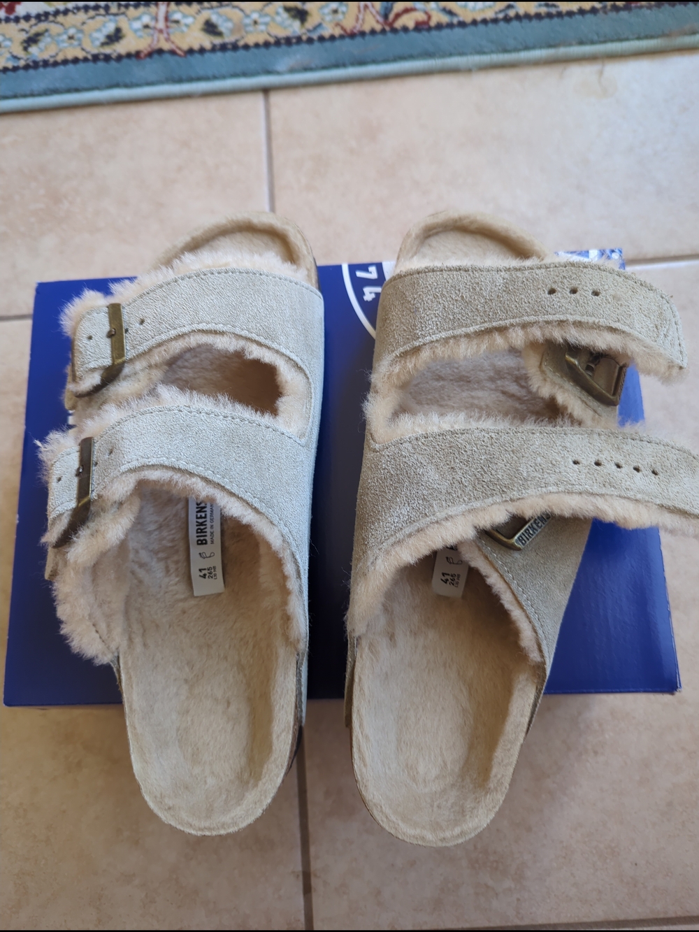 Birkenstock Arizona Shearling Slides Beige W10 EU41 NWT - Picture 5 of 7